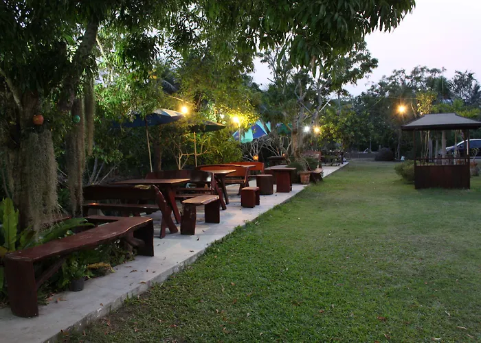 Baansuan Lychee Maeklong Resort Ampawa